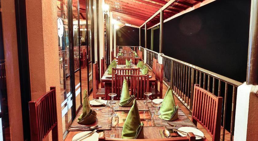 Thuruliya Hotel Рамбода Екстериор снимка